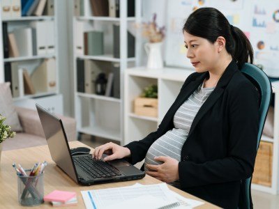 pregnant mom best office chair pregnancy