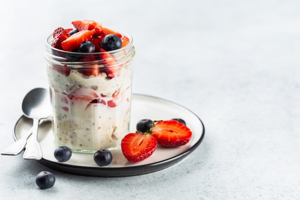 berry lactation overnight oats