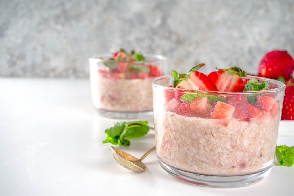 strawberry chocolate lactation overnight oats