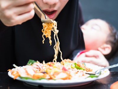 why does breastfeeding make you hungry